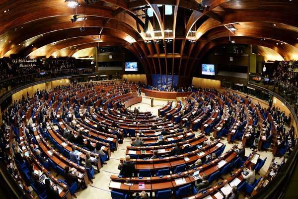 با تصمیم شورای اروپا صورت گرفت: ملغی شدن قانون ویزای شنگن برای شهروندان اوکراین و گرجستان