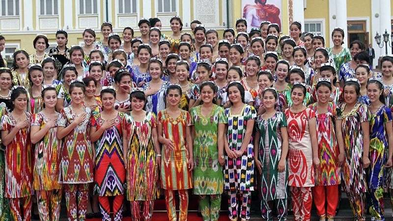اجرای موقت طرح پوشش ملی تاجیکی در مدارس تاجیکستان