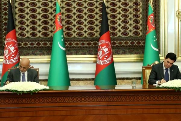 در حضور رؤسای جمهوری دو کشور؛ افغانستان و ترکمنستان ۷ تفاهم نامه همکاری امضا کردند