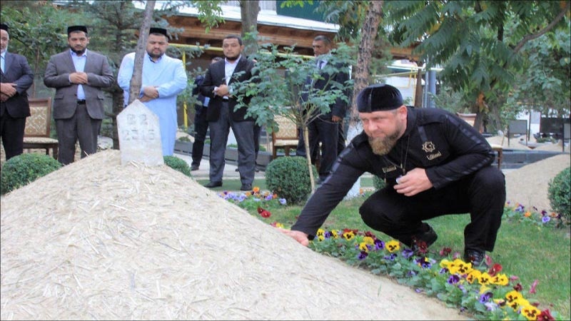 بازدید رییس جمهوری چچن از آرامگاه روحانی معروف ازبک
