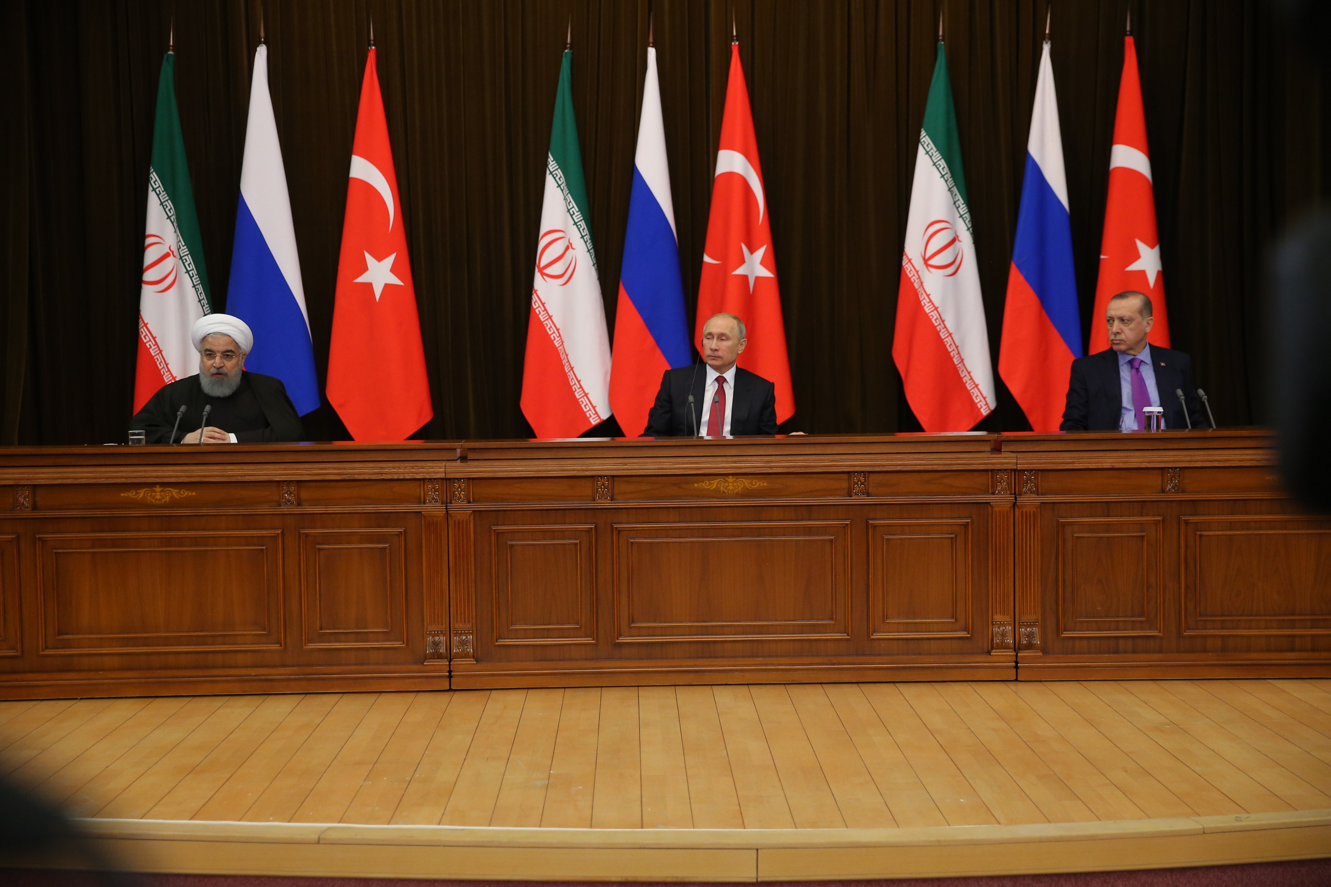 دکتر روحانی در سوچی: همکاری ایران، روسیه و ترکیه در راستای صلح و ثبات منطقه ادامه خواهد داشت