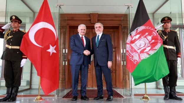 سفر نخست‌وزیر ترکیه به افغانستان و دعوت طالبان به صلح