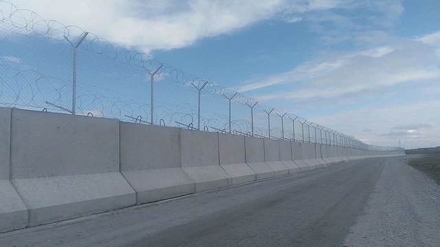 تکمیل دیوار امنیتی ترکیه در مرز سوریه