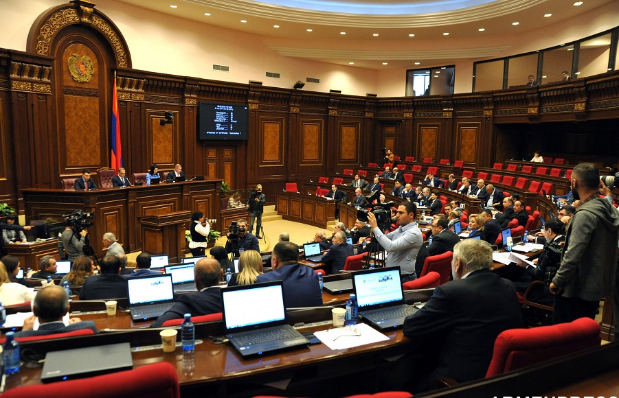 پارلمان ارمنستان طبق قانون منحل شد