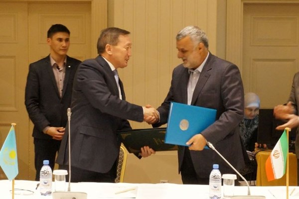 تأکید ایران و قزاقستان برای توسعه روابط در بخش‌های خصوصی و دولتی